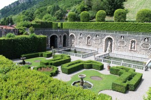Villa Cicogna Mozzoni features a fine example of a classic Italian Renaissance garden.